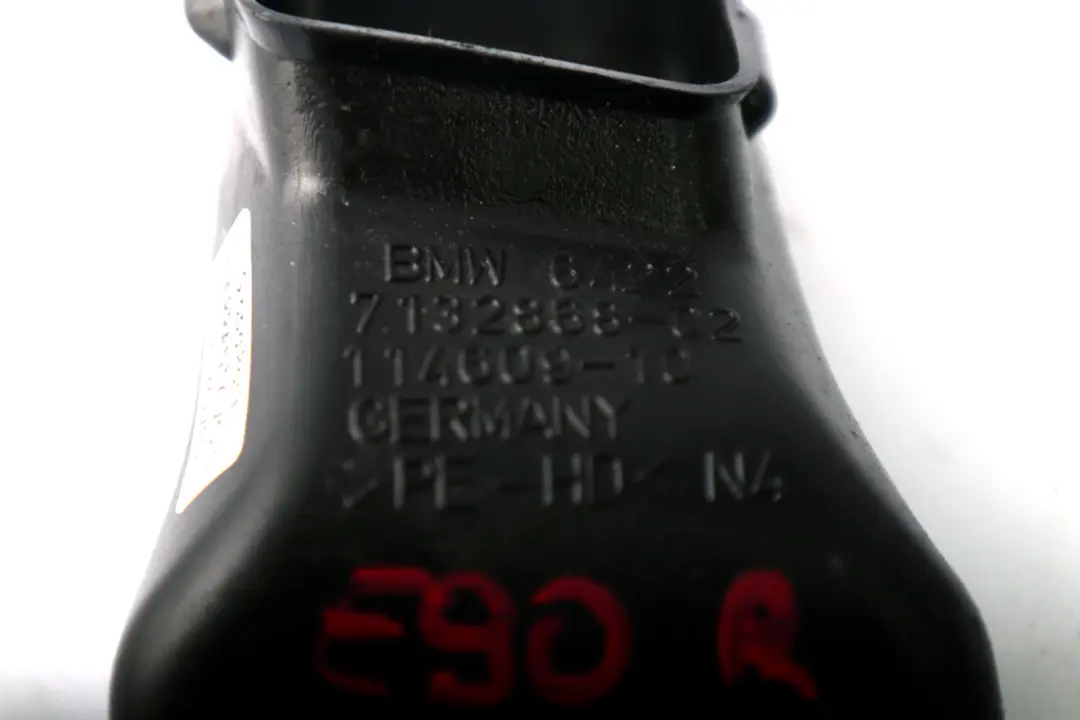 Heizkanal Spazio Dei Piedi Destra per BMW E90 E92 E93 con numero di parte 7132868 BMW E90 E92 E93 Heizkanal Spazio Dei Piedi Destra - SKU 7132868 - Numero di parte 7132868