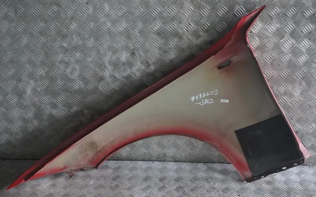 Fahrerseite Seitenwand vorne rechts Kotflügel Japanrot Ro für BMW 1 E81 E82 E87 E88 mit Teilenummer 7133228 BMW 1 E81 E82 E87 E88 Fahrerseite Seitenwand vorne rechts Kotflügel Japanrot Ro - SKU 7133228-JR2 - Teilenummer 7133228