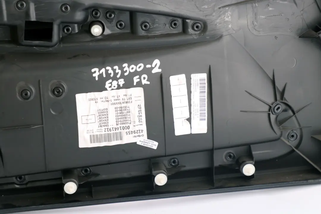 Front Right O/S Interior Door Card Panel Black Folienteil to BMW 1 Series E87 2 with Part number 7133300 BMW 1 Series E87 2 Front Right O/S Interior Door Card Panel Black Folienteil - SKU 7133300-2 - Part number 7133300