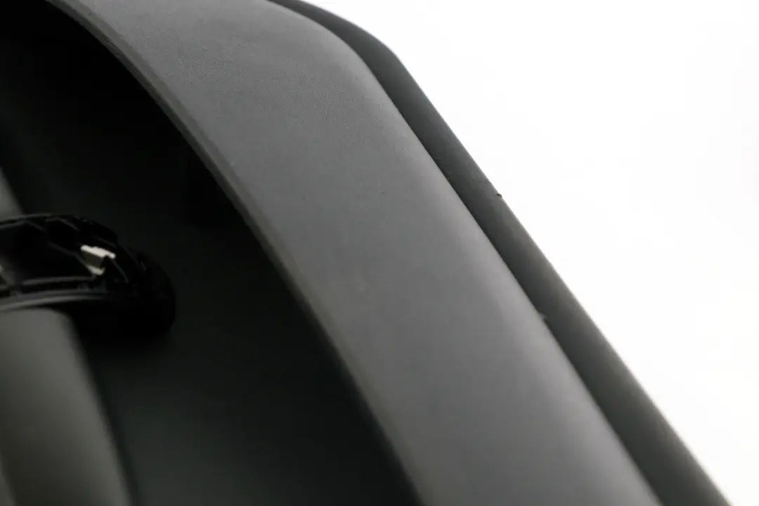 Delantero Derecho Interior Panel Tarjeta Puerta Negro Folienteil para BMW E87 3 con número de pieza 7133300 BMW E87 3 Delantero Derecho Interior Panel Tarjeta Puerta Negro Folienteil - SKU 7133300-3 - Número de pieza 7133300