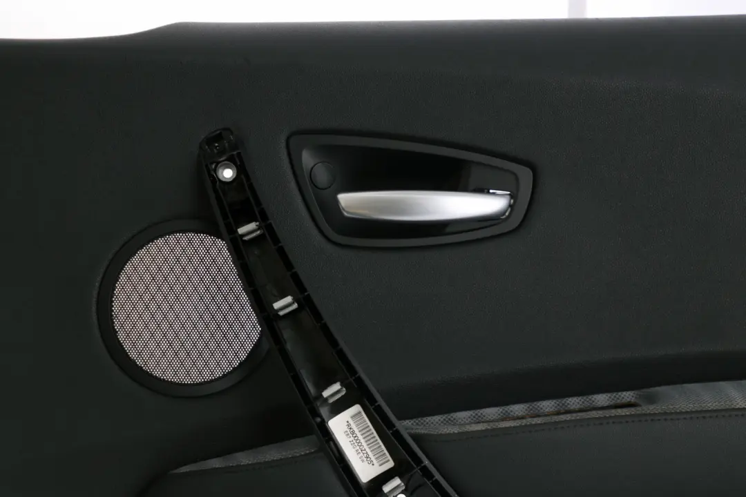Panneau Portieres Avant Droite Noir pour BMW 1 Serie E87 3 à propos du numéro de pièce 7133300 BMW 1 Serie E87 3 Panneau Portieres Avant Droite Noir - SKU 7133300-3 - Numéro de pièce 7133300