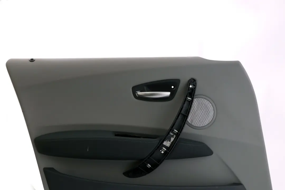 Delantero Izquierdo Panel De La Tarjeta De Puerta Alaskagrau Alaska Gris para BMW E87 con número de pieza 7133301 BMW E87 Delantero Izquierdo Panel De La Tarjeta De Puerta Alaskagrau Alaska Gris - SKU 7133301-2 - Número de pieza 7133301