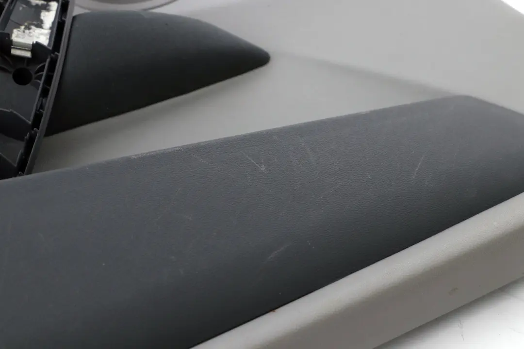 Panneau Portieres avant Gauche Gris Alaska Gris pour BMW 1 Serie E87 à propos du numéro de pièce 7133301 BMW 1 Serie E87 Panneau Portieres avant Gauche Gris Alaska Gris - SKU 7133301-2 - Numéro de pièce 7133301