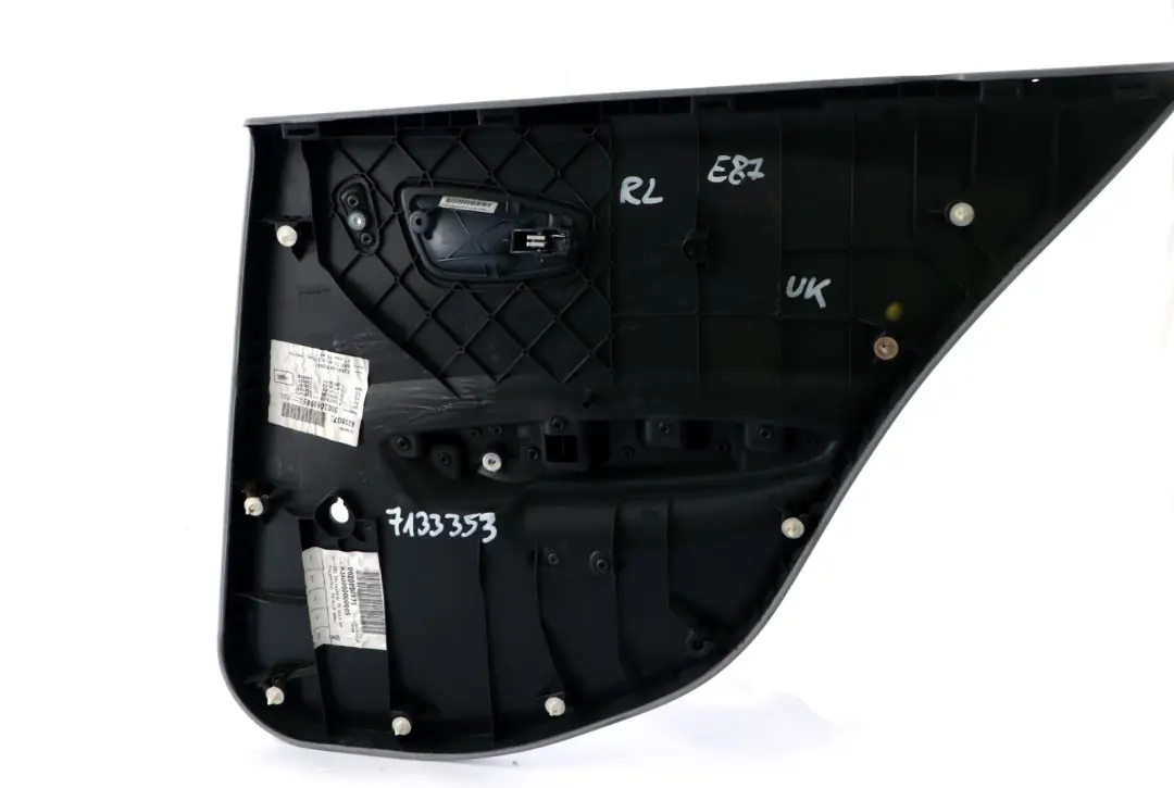 Panel embellecedor tarjeta puerta trasera izquierda Alaskagrau Gris para BMW E87 con número de pieza 51427133353 BMW E87 Panel embellecedor tarjeta puerta trasera izquierda Alaskagrau Gris - SKU 7133353 - Número de pieza 51427133353