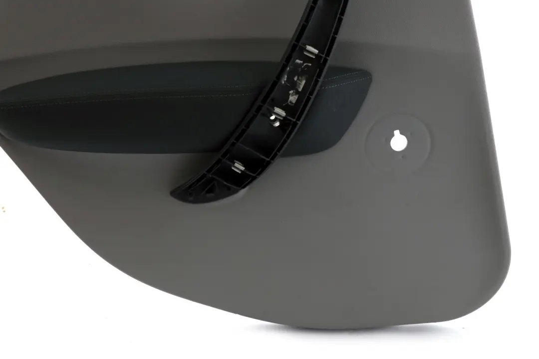 Panel embellecedor tarjeta puerta trasera izquierda Alaskagrau Gris para BMW E87 con número de pieza 51427133353 BMW E87 Panel embellecedor tarjeta puerta trasera izquierda Alaskagrau Gris - SKU 7133353 - Número de pieza 51427133353