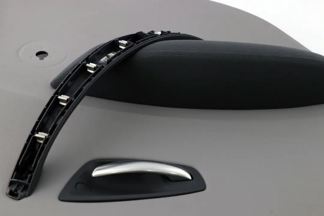 BMW E87 Panel embellecedor tarjeta puerta trasera izquierda Alaskagrau Gris - SKU 7133353 - Número de pieza 51427133353