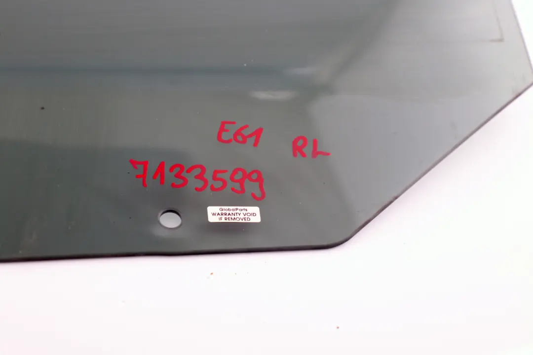 Szyba Boczna Zielona Drzwi Tylne Lewe AS3 do BMW E61 o numerze 7133599 BMW E61 Szyba Boczna Zielona Drzwi Tylne Lewe AS3 - SKU 7133599 - Numer Części 7133599