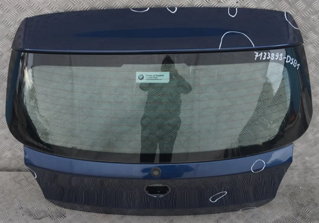 Genuine BMW 1 Series 1 E81 E87 Trunk lid Tailgate Boot Tiefseeblau Deep Sea Blu to with Part number 7133898 Genuine BMW 1 Series 1 E81 E87 Trunk lid Tailgate Boot Tiefseeblau Deep Sea Blu - SKU 7133898-DSB1 - Part number 7133898