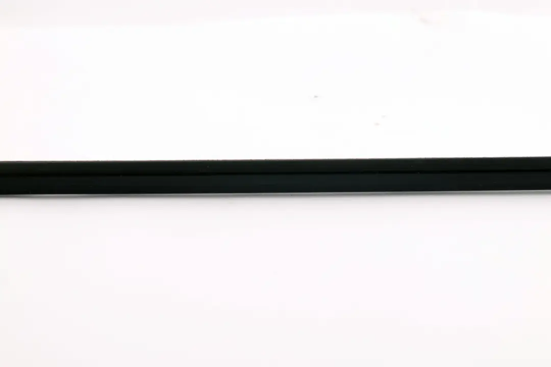 BMW E61 Rear Left Door N/S Outer Weatherstrip Strip Schwarz - SKU 7133927 - Part number 7133927
