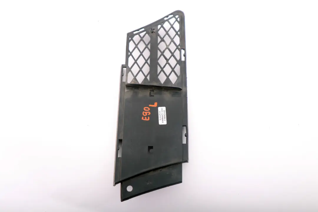  Parrilla Parachoques Delantera BMW E90 Parcialmente Abierta Izquierda - SKU 7134081 - Número de pieza 7134081