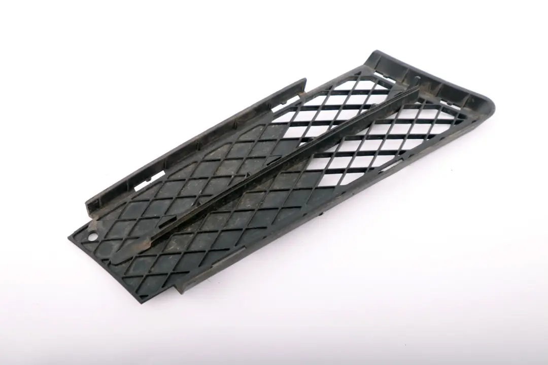BMW E90 E91 Paragolpes delantero parrilla derecha - SKU 7134082 - Número de pieza 7134082