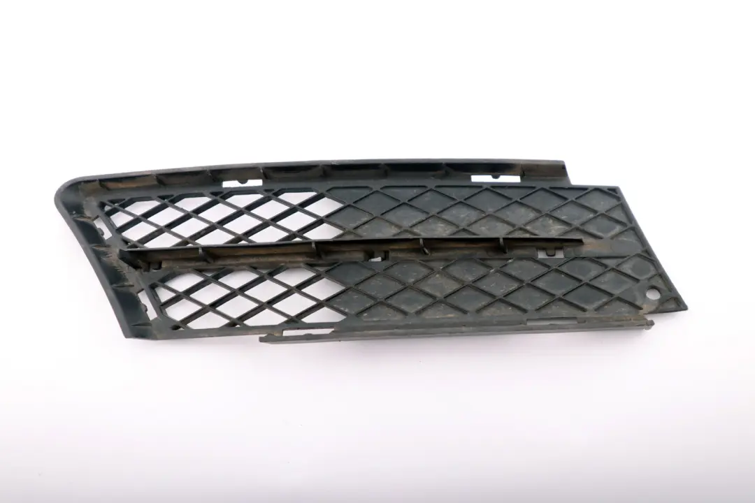 Gitter Teiloffen Rechts Verkleidung Vorn für BMW 3 er E90 E91 mit Teilenummer 7134082 BMW 3 er E90 E91 Gitter Teiloffen Rechts Verkleidung Vorn - SKU 7134082 - Teilenummer 7134082