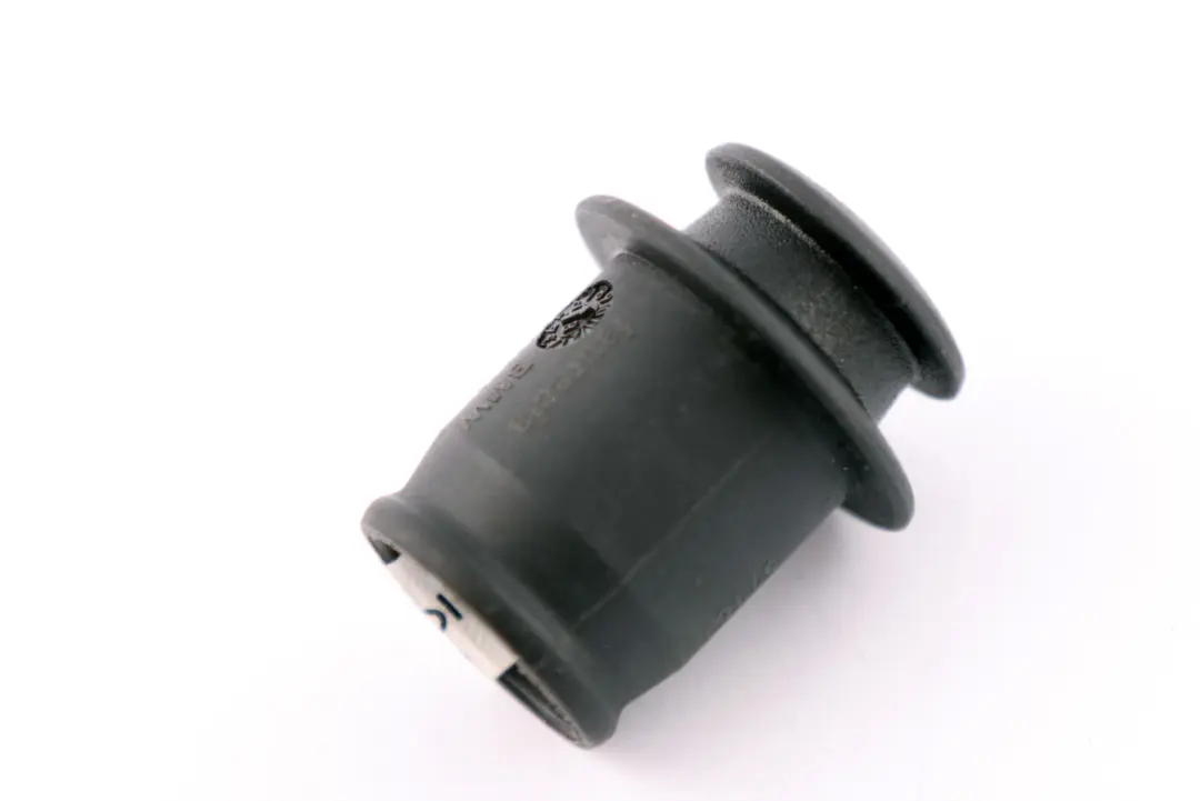 Copertura Accendisigari Universale per BMW con numero di parte 7135141 BMW Copertura Accendisigari Universale - SKU 7135141 - Numero di parte 7135141