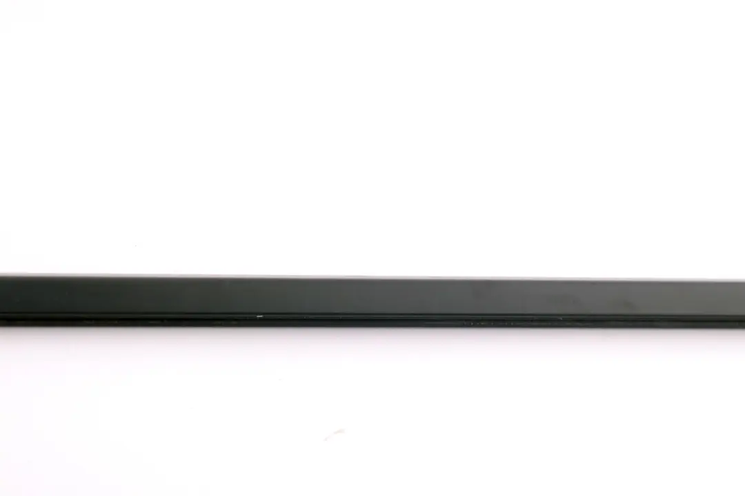 Front Right Door Channel Cover Schwarz O/S to BMW 5 Series E60 E61 LCI with Part number 7135162 BMW 5 Series E60 E61 LCI Front Right Door Channel Cover Schwarz O/S - SKU 7135162 - Part number 7135162