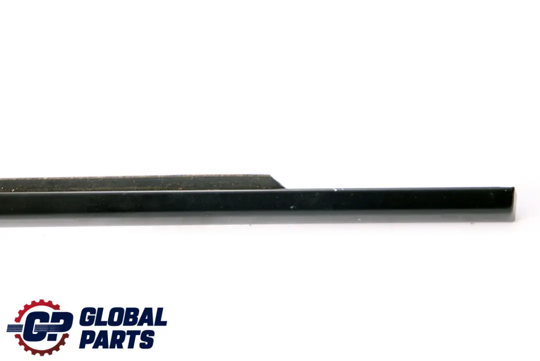 Listwa Szyby Drzwi Prawy Tył Schwarz do BMW E60 o numerze 7135164 BMW E60 Listwa Szyby Drzwi Prawy Tył Schwarz - SKU 7135164 - Numer Części 7135164