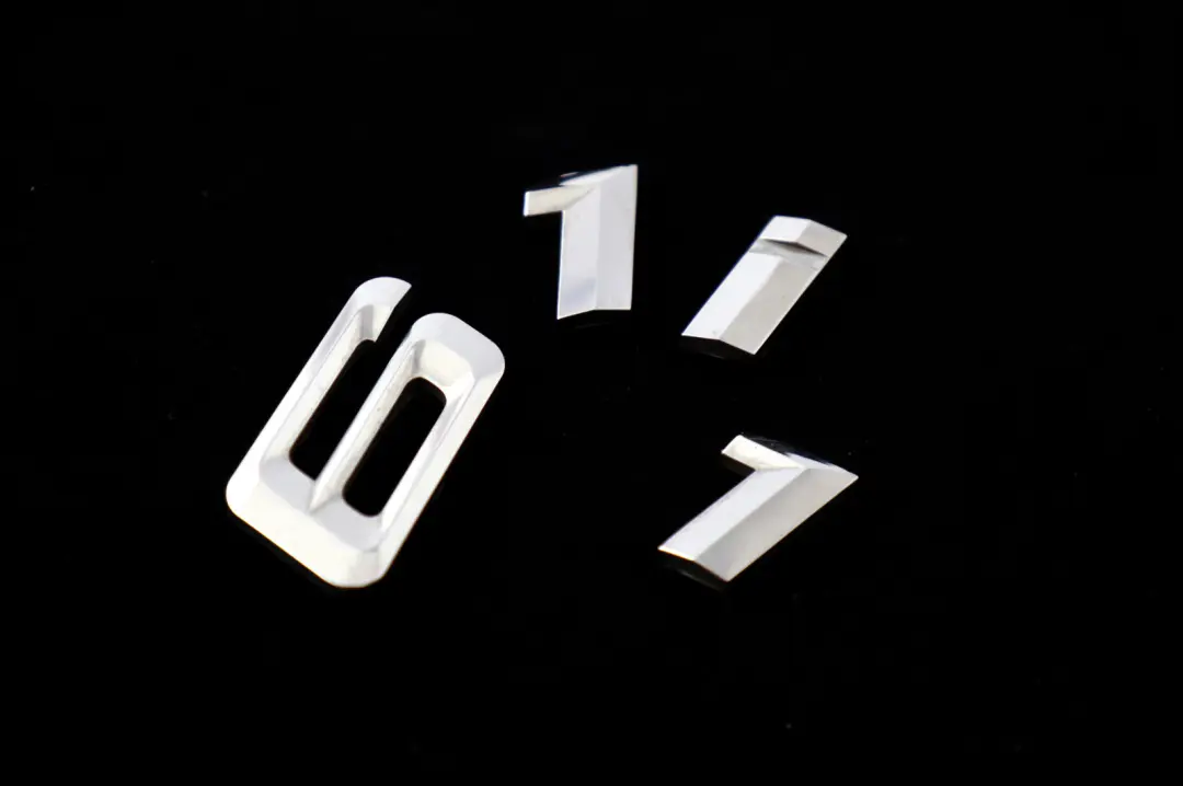 Stemma Incollati Posteriore - - 5114 per BMW E81 E87 F20 116i con numero di parte 7135547 BMW E81 E87 F20 116i Stemma Incollati Posteriore - - 5114 - SKU 7135547 - Numero di parte 7135547