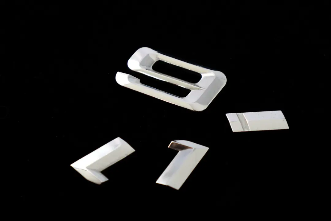 Stemma Incollati Posteriore - - 5114 per BMW E81 E87 F20 116i con numero di parte 7135547 BMW E81 E87 F20 116i Stemma Incollati Posteriore - - 5114 - SKU 7135547 - Numero di parte 7135547