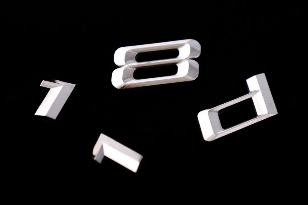 Embleme colle arriere 118d pour BMW 1 Serie E81 E87 F20 à propos du numéro de pièce 51147135549 BMW 1 Serie E81 E87 F20 Embleme colle arriere 118d - SKU 7135549 - Numéro de pièce 51147135549