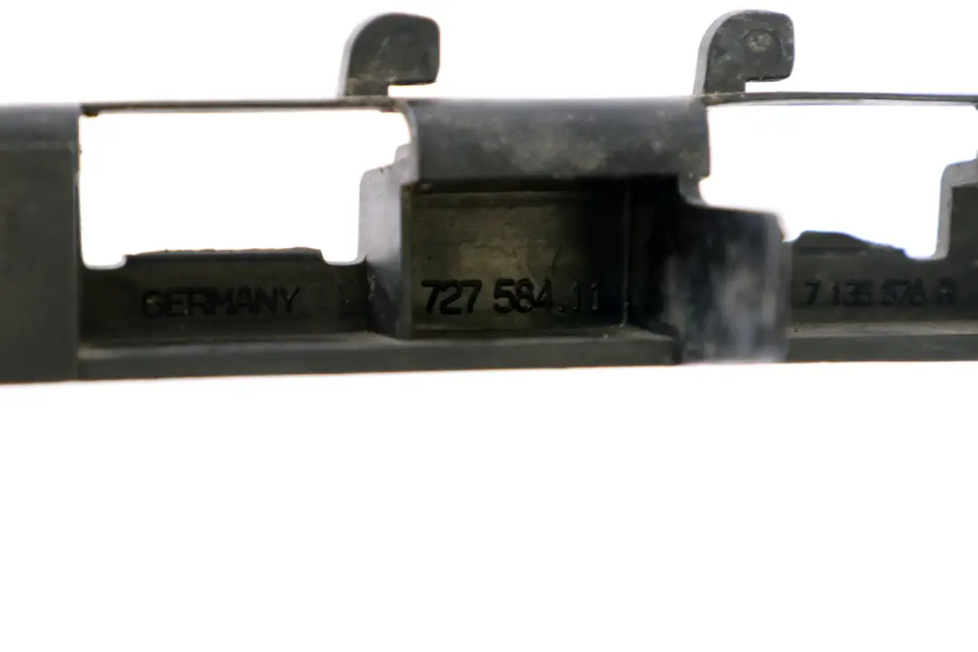BMW E65 E66 E67 Soporte Parachoques Delantero Derecho - SKU 7135576 - Número de pieza 7135576