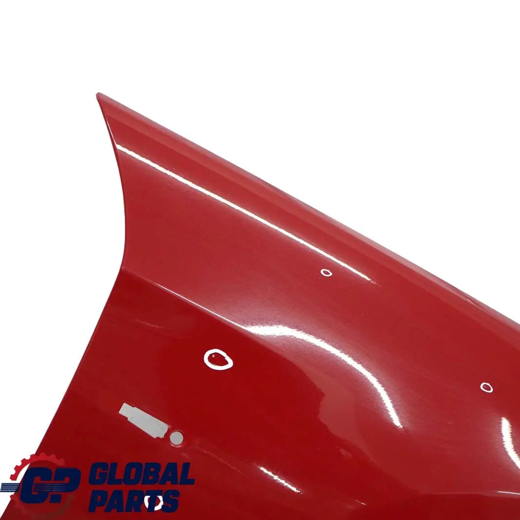 BMW E90 E91 Rivestimento Laterale Parafango Ant. Dx Rosso-Cremisi Karmesin Rosso - SKU 7135680-KAR1 - Numero di parte 7135680