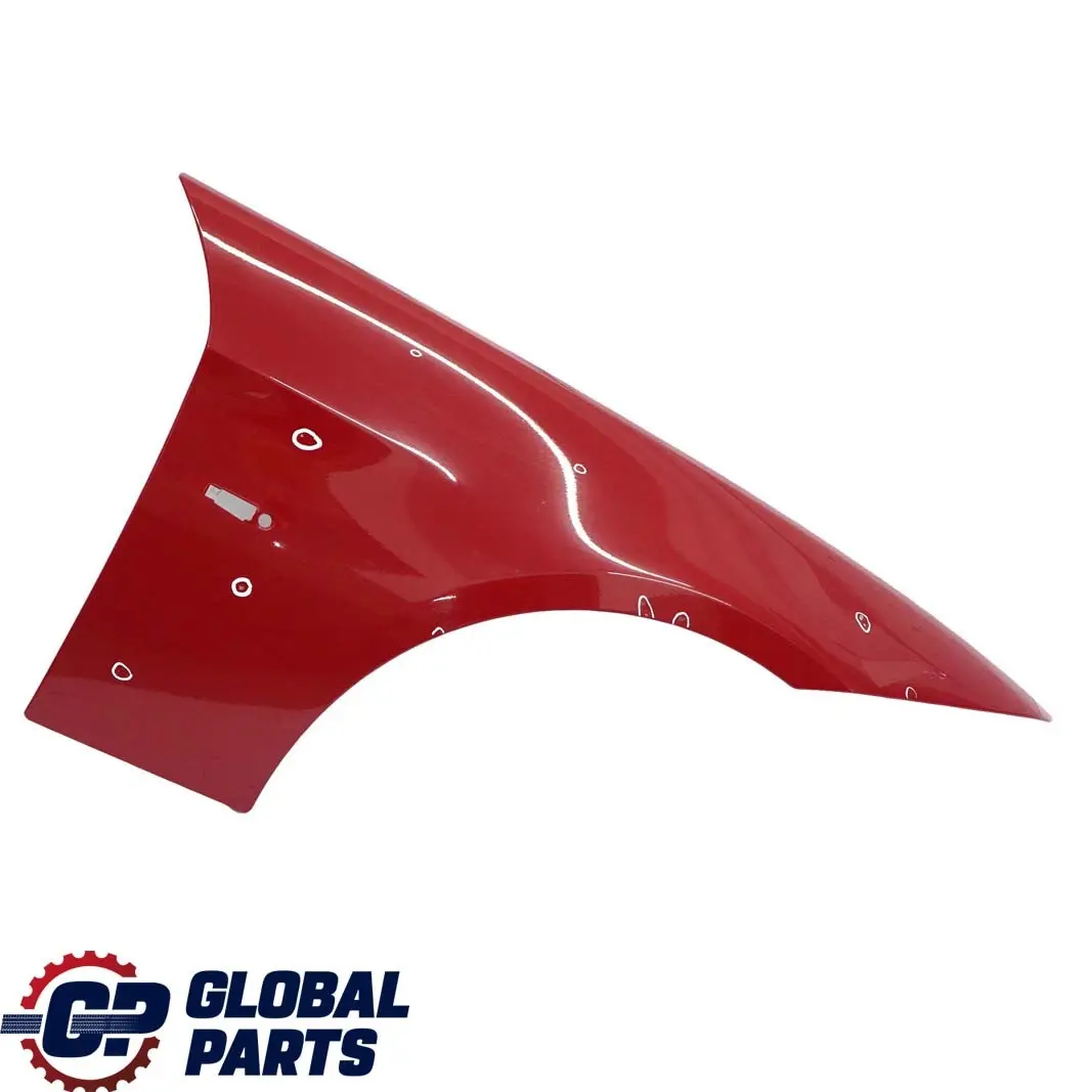 BMW E90 E91 Rivestimento Laterale Parafango Ant. Dx Rosso-Cremisi Karmesin Rosso - SKU 7135680-KAR1 - Numero di parte 7135680
