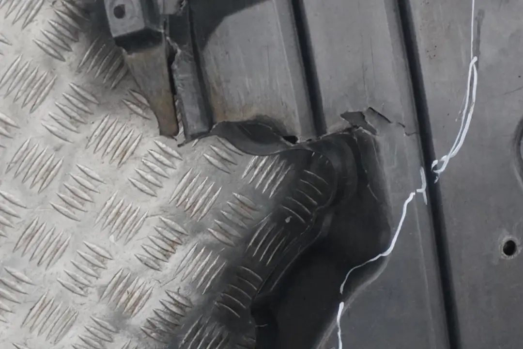 Underbonnet Tray Shield Protection Screen to BMW 3 E93 Cabrio 325i 330i Engine with Part number 7138010 BMW 3 E93 Cabrio 325i 330i Engine Underbonnet Tray Shield Protection Screen - SKU 7138010-1 - Part number 7138010