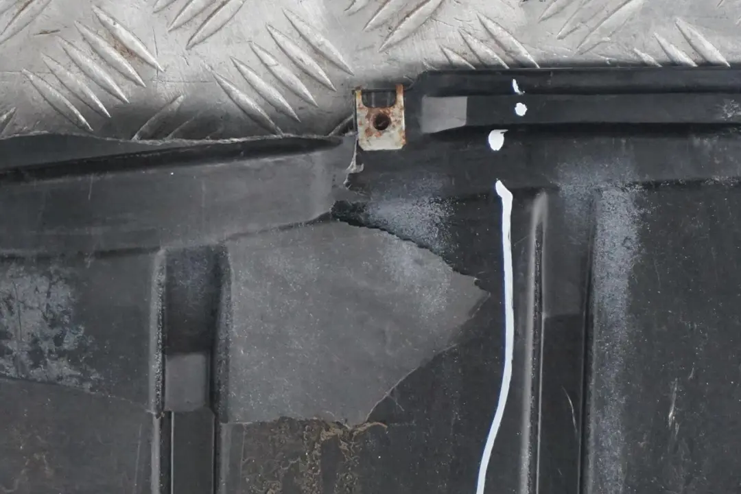 BMW 3 E93 Cabrio 325i 330i Engine Underbonnet Tray Shield Protection Screen - SKU 7138010-1 - Part number 7138010