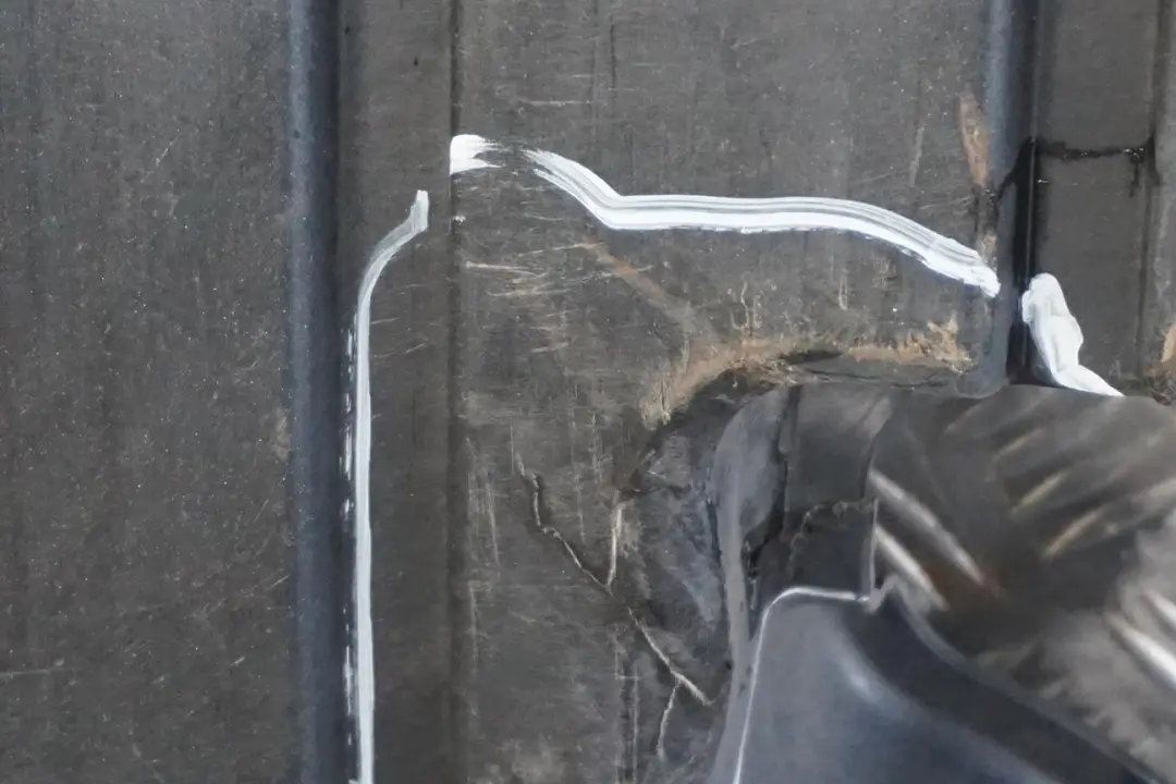 BMW 3 Series E93 325i 330i Engine Underbonnet Tray Shield Protection Screen - SKU 7138010 - Part number 7138010