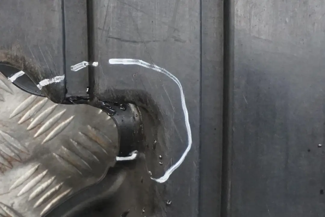 Underbonnet Tray Shield Protection Screen to BMW 3 Series E93 325i 330i Engine with Part number 7138010 BMW 3 Series E93 325i 330i Engine Underbonnet Tray Shield Protection Screen - SKU 7138010 - Part number 7138010