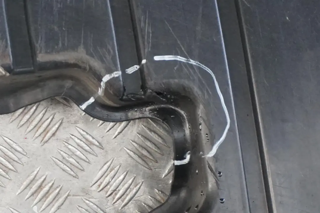 Underbonnet Tray Shield Protection Screen to BMW 3 Series E93 325i 330i Engine with Part number 7138010 BMW 3 Series E93 325i 330i Engine Underbonnet Tray Shield Protection Screen - SKU 7138010 - Part number 7138010