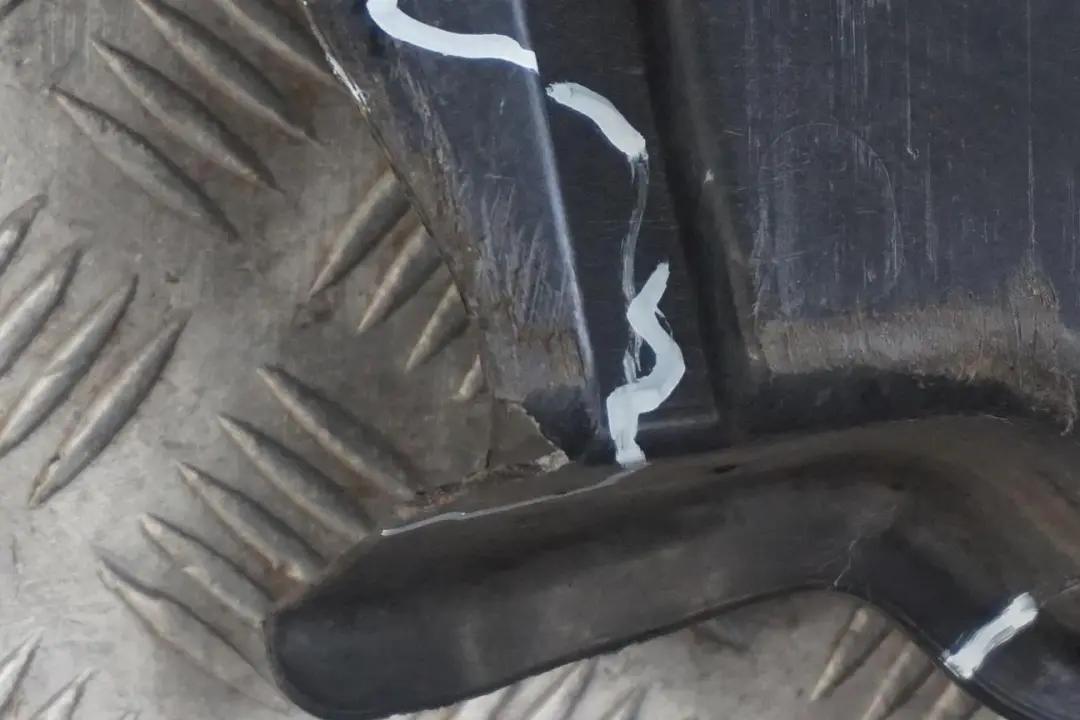 Underbonnet Tray Shield Protection Screen to BMW 3 Series E93 325i 330i Engine with Part number 7138010 BMW 3 Series E93 325i 330i Engine Underbonnet Tray Shield Protection Screen - SKU 7138010 - Part number 7138010