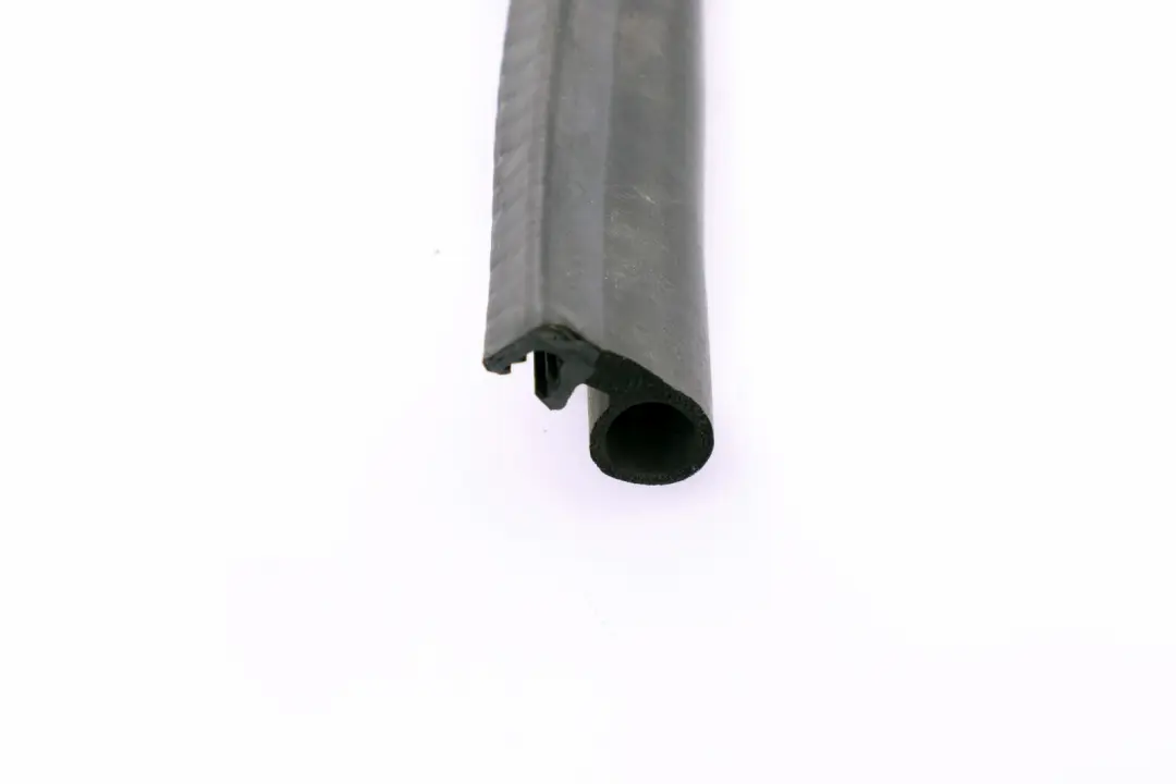 BMW E63 E64 LCI Joint d'étanchéité latéral du capot du moteur - SKU 7138595 - Numéro de pièce 7138595