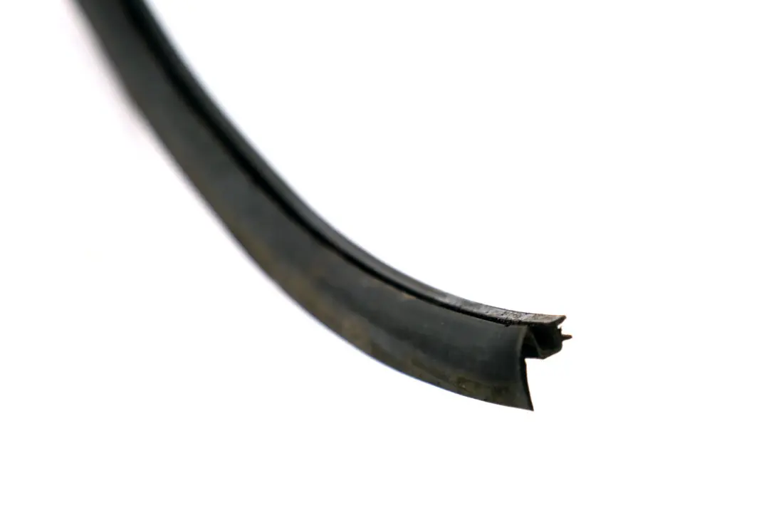 BMW E90 Uszczelka Szyby Bagażnika Tył Dolna Tylna - SKU 7138664 - Numer Części 7138664