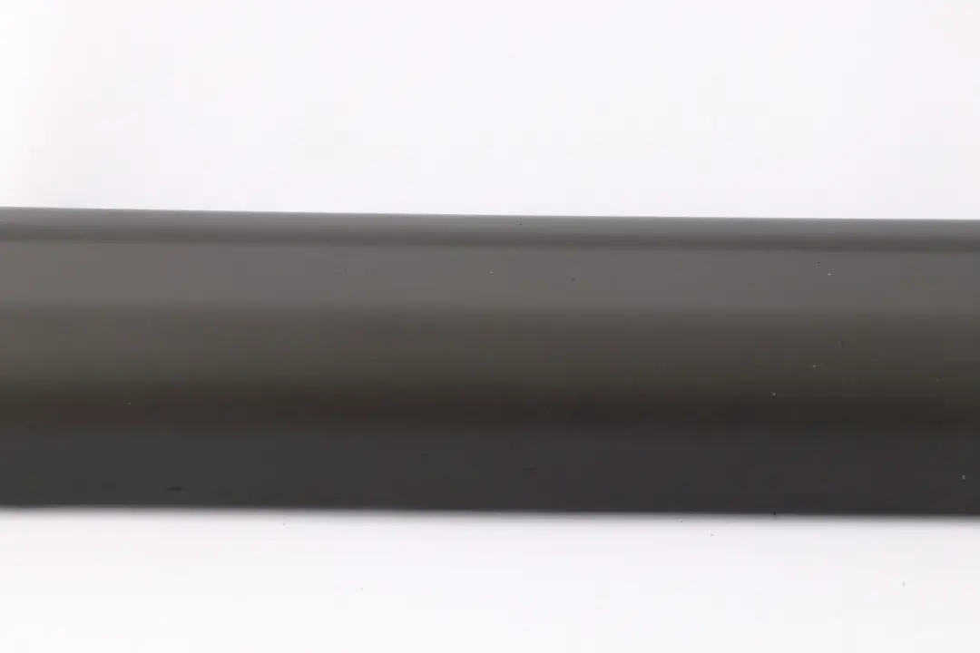 Acabado Delantero Rail Superior Izquierdo Gris 7126633 para BMW E65 E66 E67 con número de pieza 7139017 BMW E65 E66 E67 Acabado Delantero Rail Superior Izquierdo Gris 7126633 - SKU 7139017 - Número de pieza 7139017