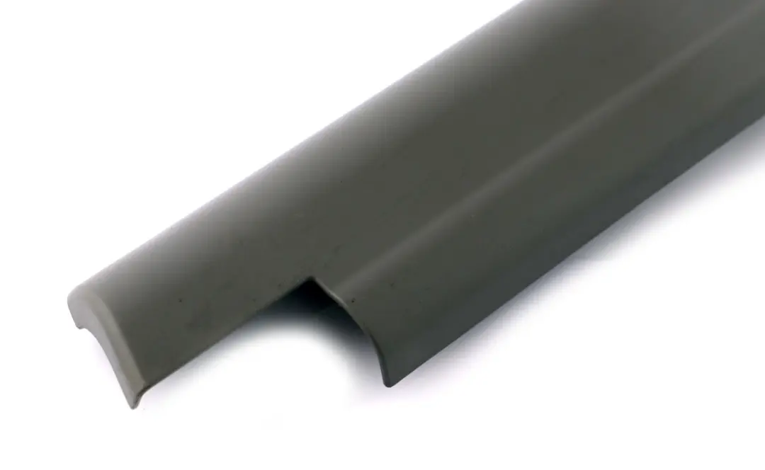 Finisher Upper Rail Front Right O/S Grey 7126634 to BMW 7 Series E65 E66 E67 with Part number 7139018 BMW 7 Series E65 E66 E67 Finisher Upper Rail Front Right O/S Grey 7126634 - SKU 7139018 - Part number 7139018