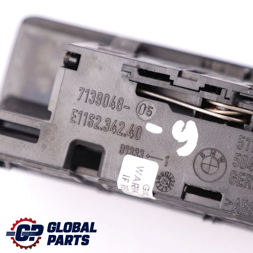 Cenicero Trasero Consola Central Negro Mate para BMW E90 E91 con número de pieza 7139048 BMW E90 E91 Cenicero Trasero Consola Central Negro Mate - SKU 7139048-9 - Número de pieza 7139048