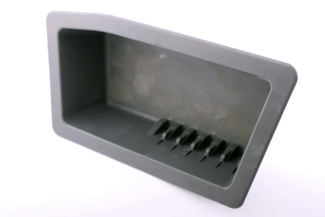 Ablageschale links 5147 für BMW 3 er E90 E92 mit Teilenummer 7139051 BMW 3 er E90 E92 Ablageschale links 5147 - SKU 7139051 - Teilenummer 7139051