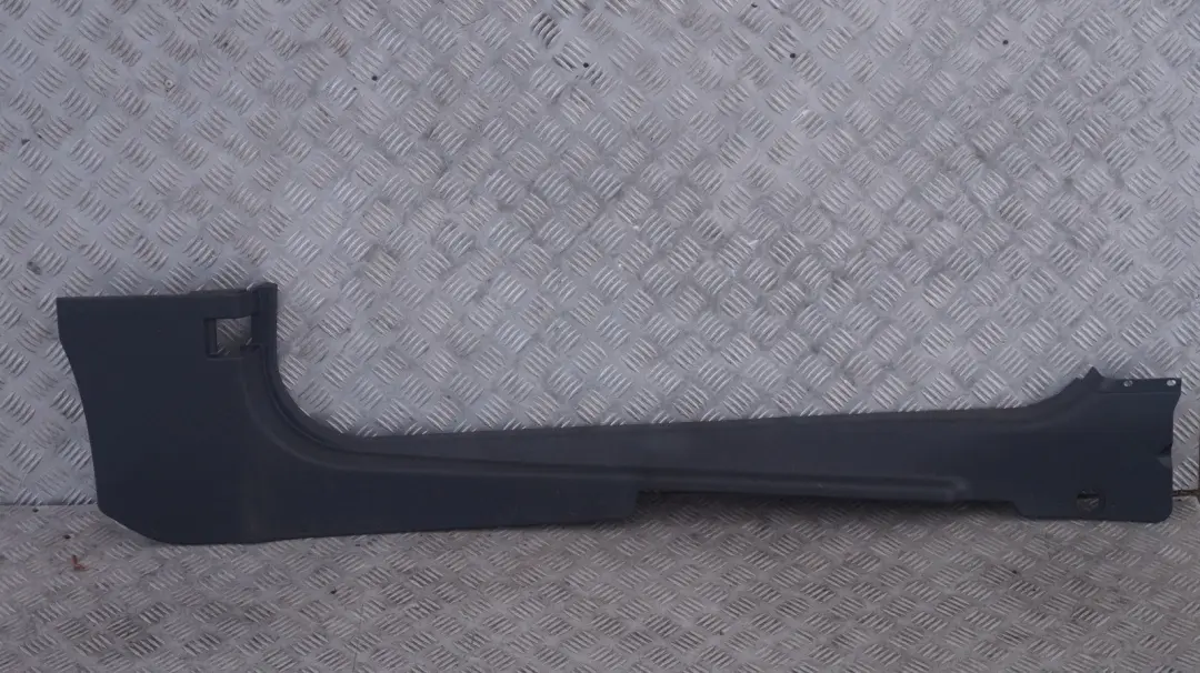 Rivestimento Laterale Inferiore Anteriore Destro per Mini Cooper One R50 R53 con numero di parte 51437139076 Mini Cooper One R50 R53 Rivestimento Laterale Inferiore Anteriore Destro - SKU 7139076 - Numero di parte 51437139076