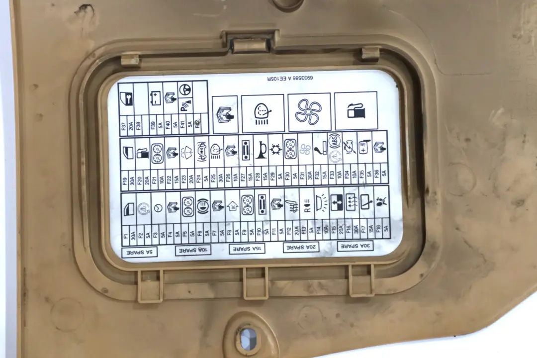 Seitenverkleidung Unten Vorne Links Cordoba Beige für BMW Mini Cooper R50 R53 mit Teilenummer 7139079 BMW Mini Cooper R50 R53 Seitenverkleidung Unten Vorne Links Cordoba Beige - SKU 7139079 - Teilenummer 7139079