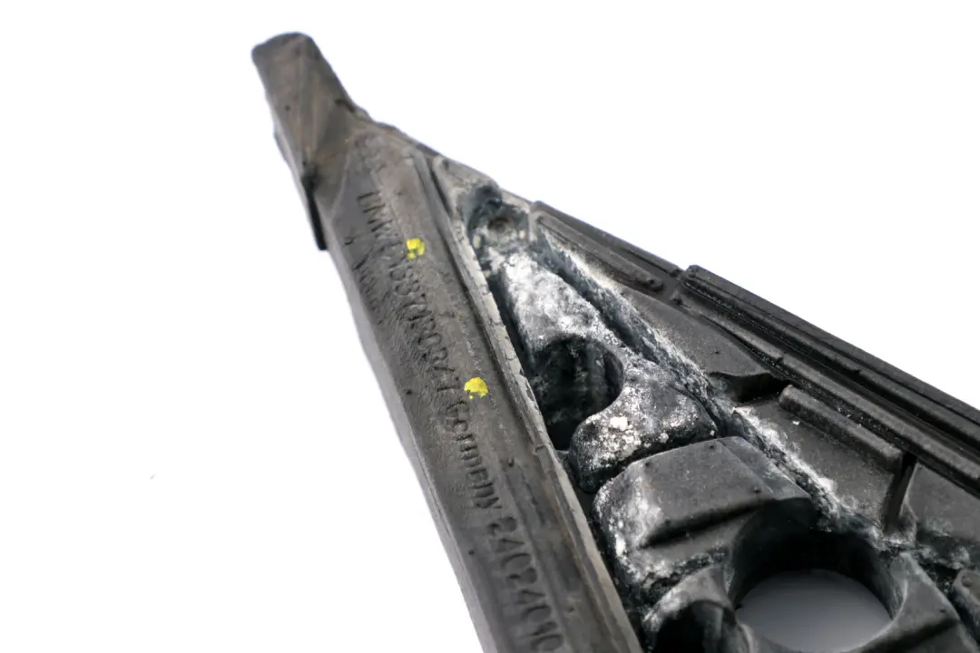 Uszczelka pianka trójkątna lusterka lewa do BMW E90 o numerze 7139347 BMW E90 Uszczelka pianka trójkątna lusterka lewa - SKU 7139347 - Numer Części 7139347