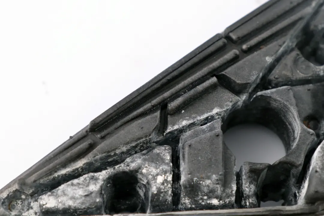 Uszczelka pianka trójkątna lusterka lewa do BMW E90 o numerze 7139347 BMW E90 Uszczelka pianka trójkątna lusterka lewa - SKU 7139347 - Numer Części 7139347