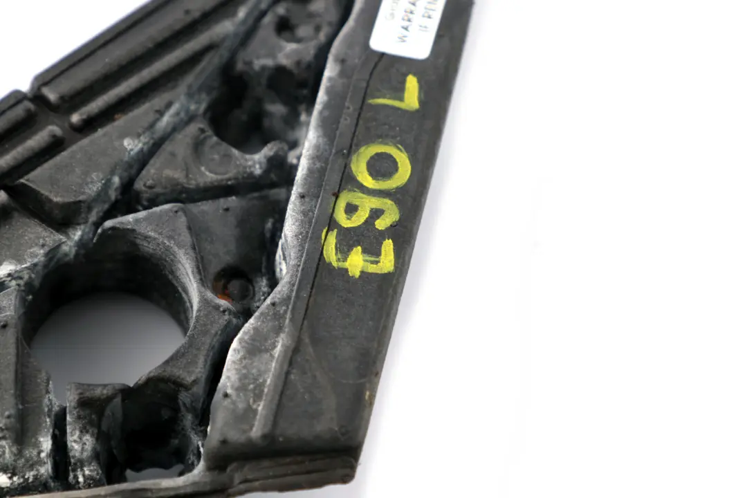 Junta Espejo Exterior Izquierdo Triangulo para BMW E90 E91 LCI con número de pieza 7139347 BMW E90 E91 LCI Junta Espejo Exterior Izquierdo Triangulo - SKU 7139347 - Número de pieza 7139347