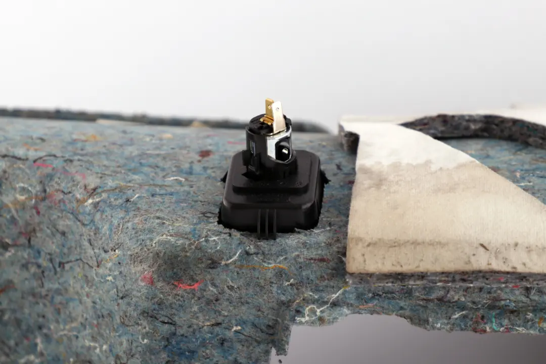 er-E90 Verkleidung Gepäckraum Links Grau Grey für BMW 3 mit Teilenummer 7139439 BMW 3 er-E90 Verkleidung Gepäckraum Links Grau Grey - SKU 7139439 - Teilenummer 7139439