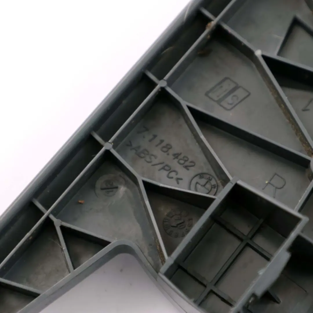 Blende Sitz Aussen Rechts Vorne Nautilus Grau für BMW 1 er E87 mit Teilenummer 7118482 BMW 1 er E87 Blende Sitz Aussen Rechts Vorne Nautilus Grau - SKU 7140468 - Teilenummer 7118482