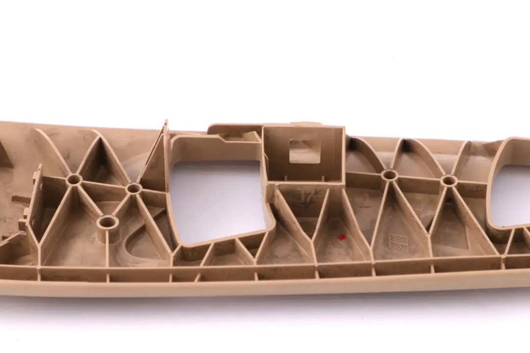 Blende Sitz Aussen Links Beige 7118481 für BMW 1 er E87 E87N LCI mit Teilenummer 7140477 BMW 1 er E87 E87N LCI Blende Sitz Aussen Links Beige 7118481 - SKU 7140477 - Teilenummer 7140477