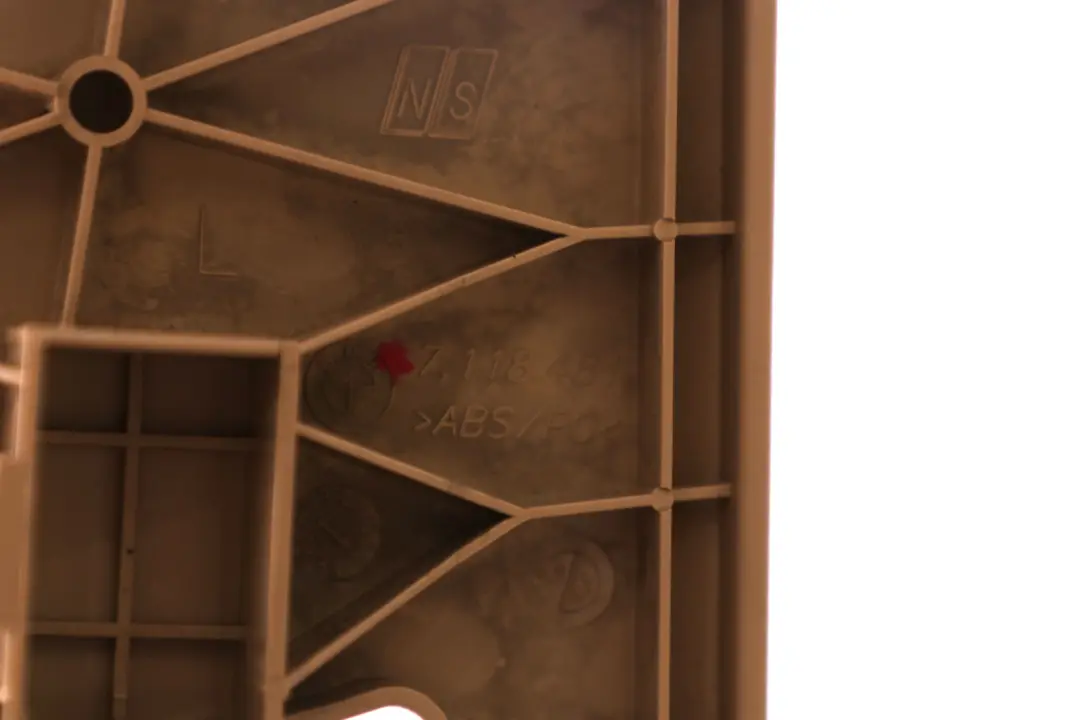 BMW 1 er E87 E87N LCI Blende Sitz Aussen Links Beige 7118481 - SKU 7140477 - Teilenummer 7140477