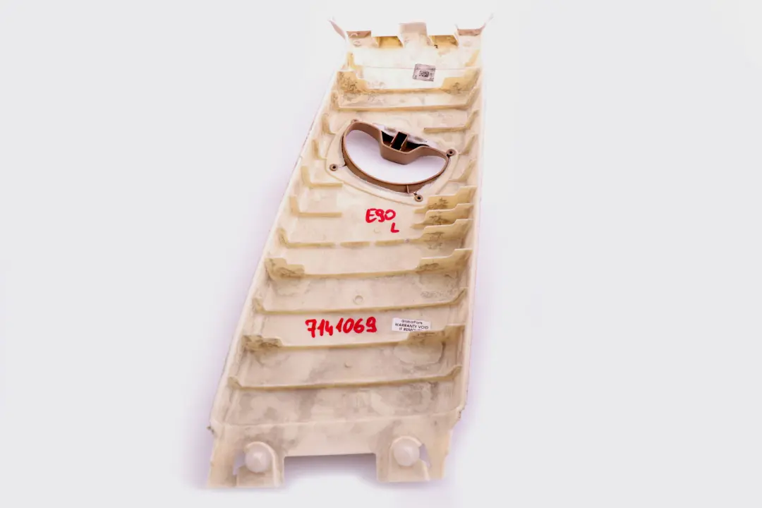 Tapa Columna B Superior Izquierda Beige para BMW E90 E90N E91 E91N LCI con número de pieza 7141069 BMW E90 E90N E91 E91N LCI Tapa Columna B Superior Izquierda Beige - SKU 7141069 - Número de pieza 7141069