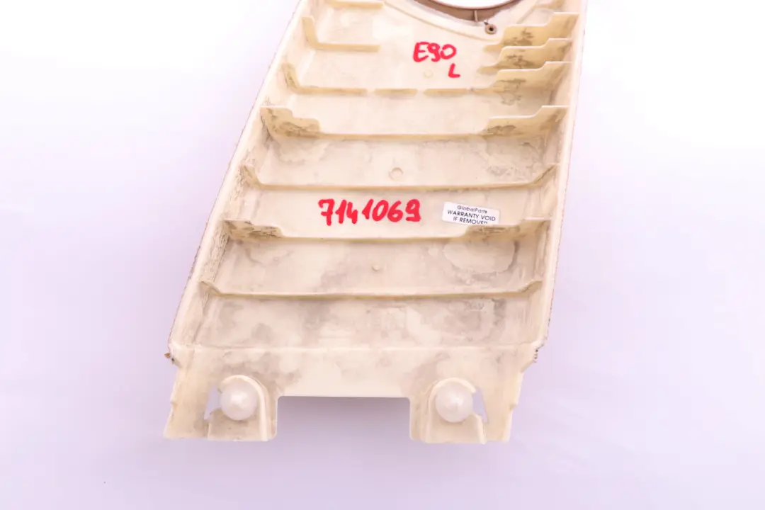 Copertura Colonna B Superiore Sinistra Beige per BMW E90 E90N E91 E91N LCI con numero di parte 7141069 BMW E90 E90N E91 E91N LCI Copertura Colonna B Superiore Sinistra Beige - SKU 7141069 - Numero di parte 7141069