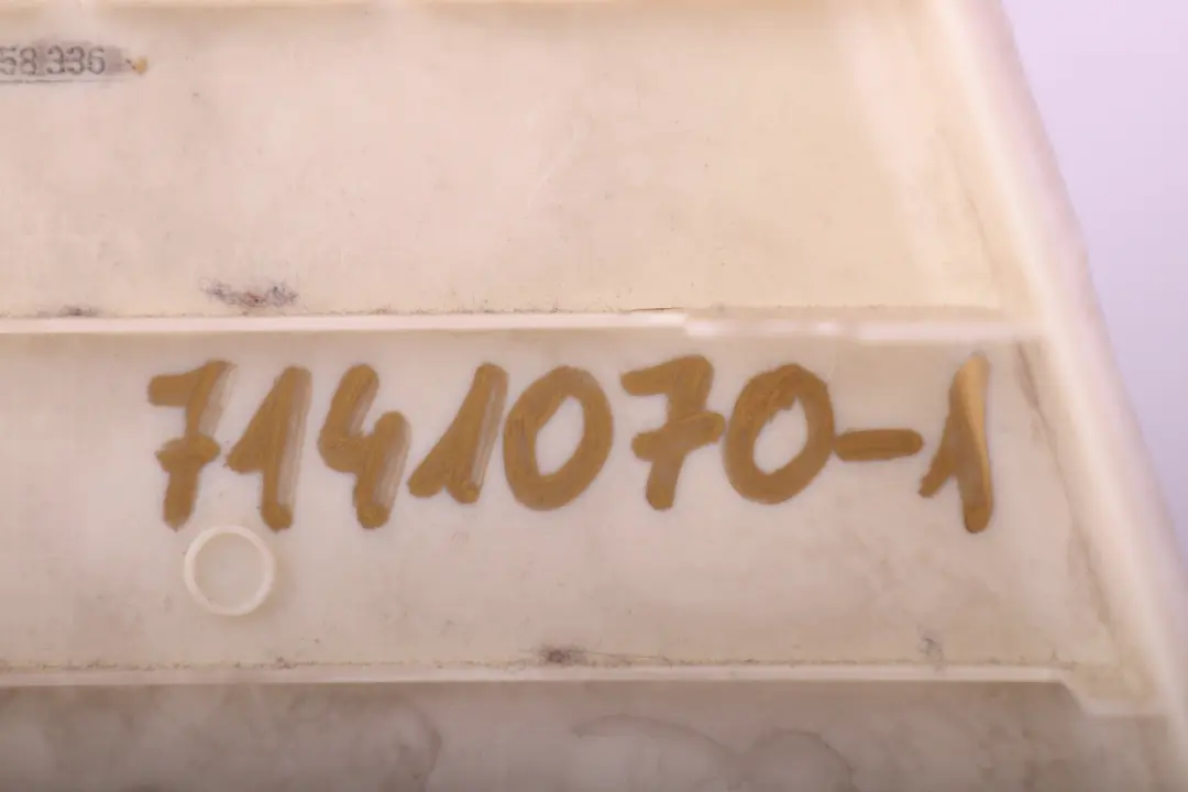 Apertura B-S?ule Superiore Destro Beige per BMW E90 E90N E91 E91N LCI con numero di parte 7141070 BMW E90 E90N E91 E91N LCI Apertura B-S?ule Superiore Destro Beige - SKU 7141070-1 - Numero di parte 7141070