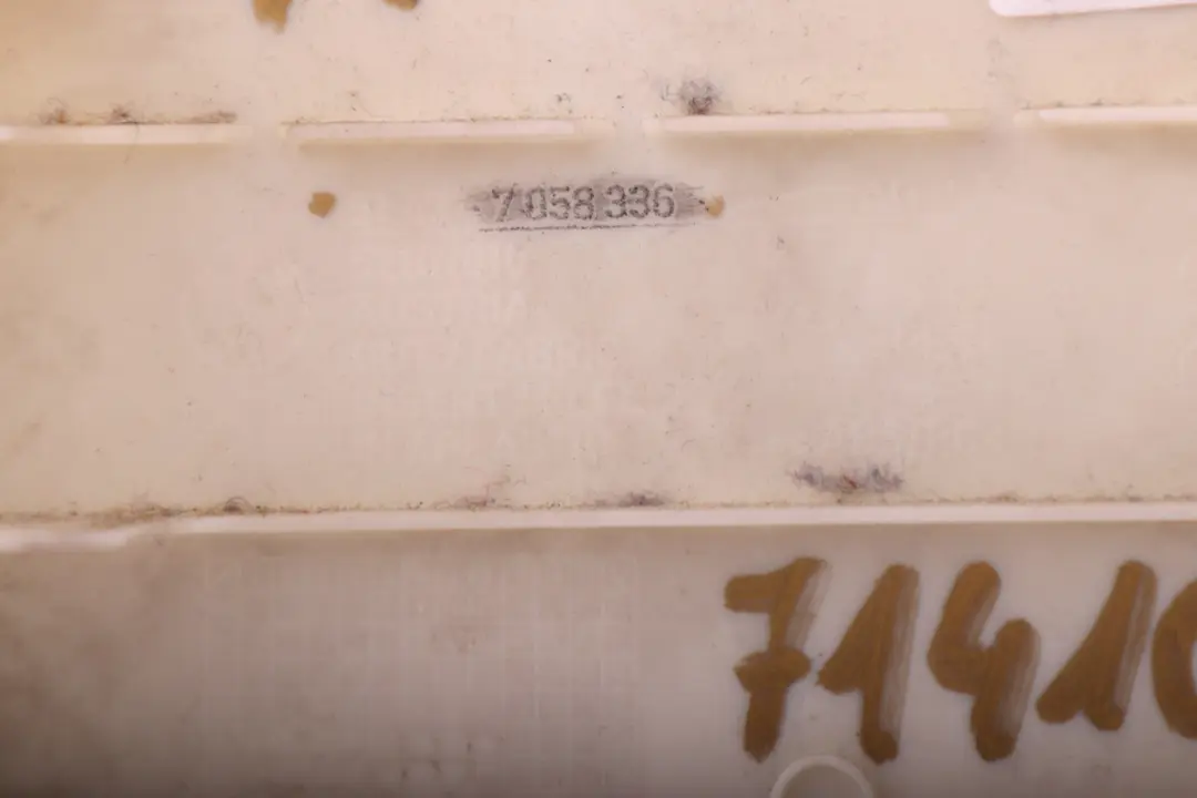 Apertura B-S?ule Superiore Destro Beige per BMW E90 E90N E91 E91N LCI con numero di parte 7141070 BMW E90 E90N E91 E91N LCI Apertura B-S?ule Superiore Destro Beige - SKU 7141070-1 - Numero di parte 7141070